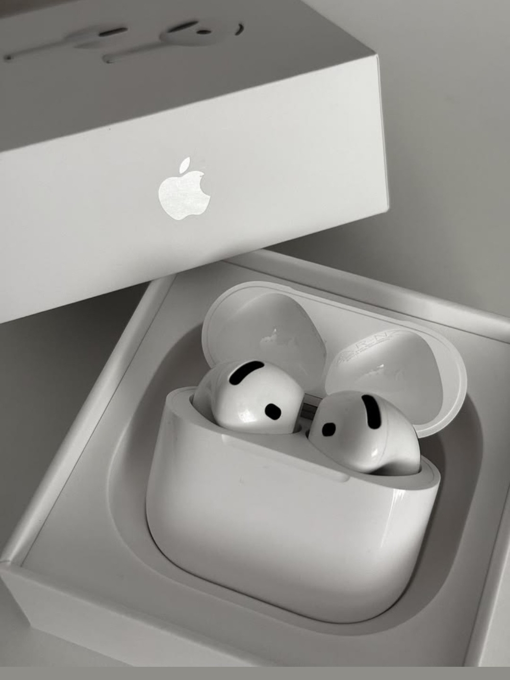 Apple AirPods Pro 3 - Sleek White Design